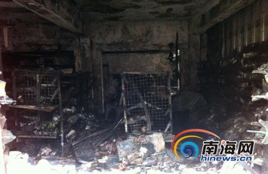 超市內(nèi)一片狼藉(南海網(wǎng)記者陳望攝)