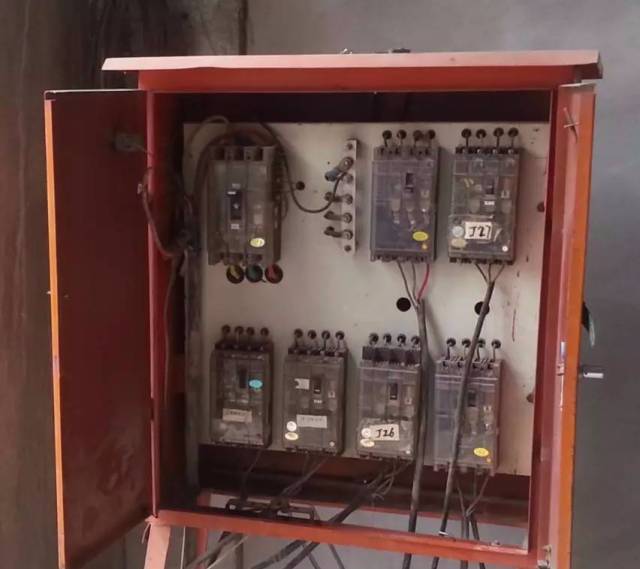 施工現(xiàn)場臨時(shí)用電安全管理要把控的六個(gè)關(guān)鍵_4