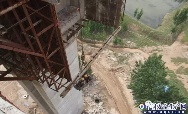 掛籃懸臂澆筑施工現(xiàn)場(chǎng)常見(jiàn)的安全隱患_2