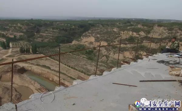 掛籃懸臂澆筑施工現(xiàn)場(chǎng)常見(jiàn)的安全隱患_14