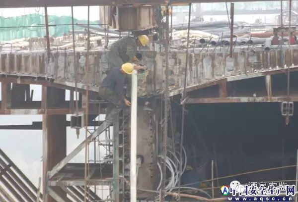掛籃懸臂澆筑施工現(xiàn)場(chǎng)常見(jiàn)的安全隱患_22