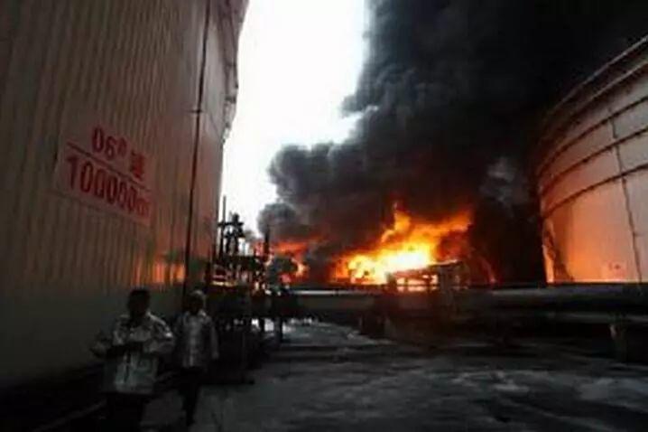 焊工引弧引起艉艙爆炸