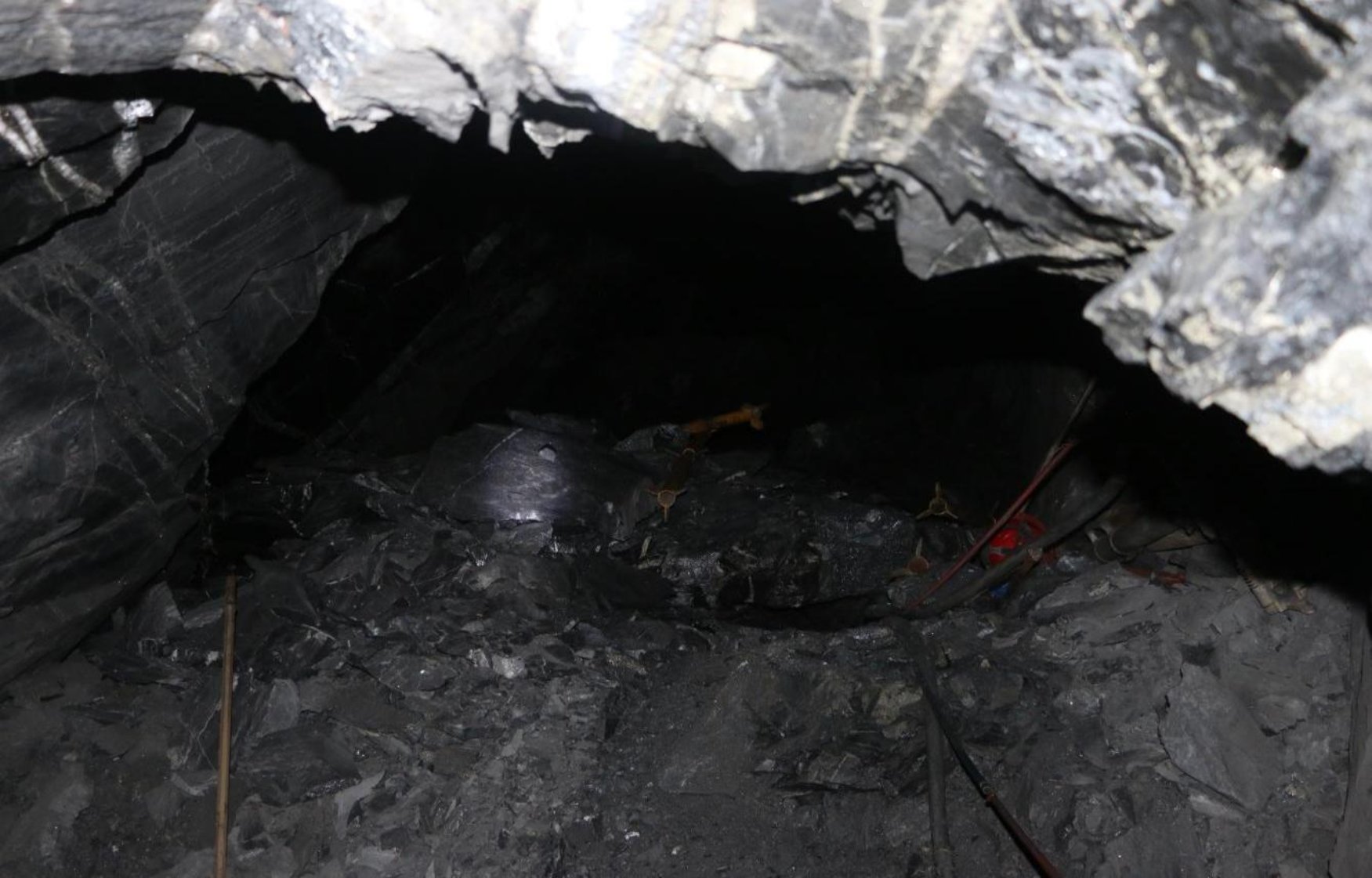 廣西河池金城江河池五吉箭豬坡礦業(yè)有限公司“9?17”一般冒頂事故調(diào)查報(bào)告