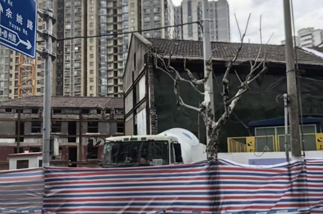 上海一工地發(fā)生事故造成2人身亡