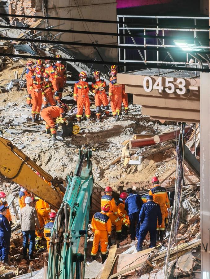 黑龍江海林市海林鎮(zhèn)一建筑發(fā)生部分坍塌 9人被困