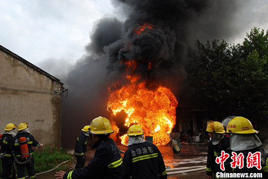 浙江義烏一座甲苯倉(cāng)庫(kù)爆炸當(dāng)事人被拘(圖)